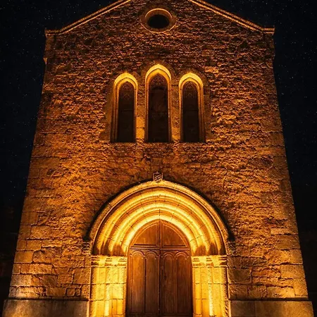 Petit Nid De Charme Dans Un Village Medieval
