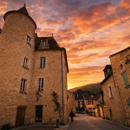 Petit Nid De Charme Dans Un Village Medieval Daglan